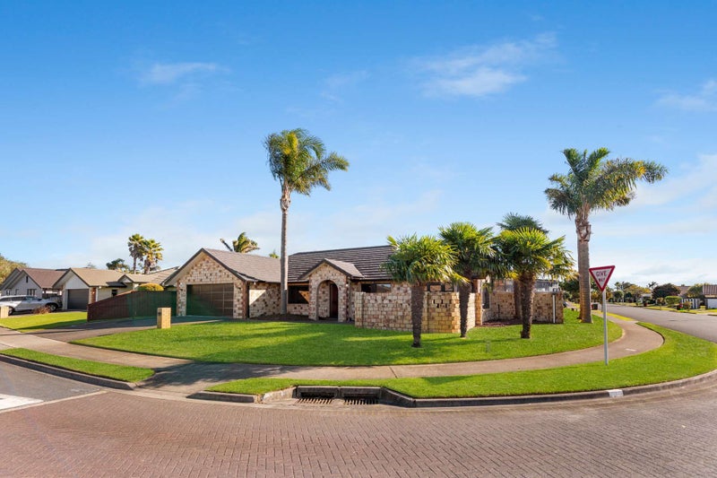 2 Oreti Crescent, Papamoa Beach, Papamoa - Carousel 1