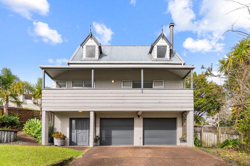 10 Dianthus Place, Browns Bay, Auckland - Carousel 1