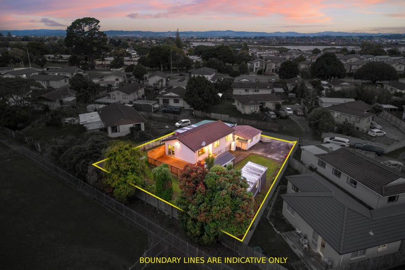 12 McGreal Place, Weymouth, Auckland - Carousel 1