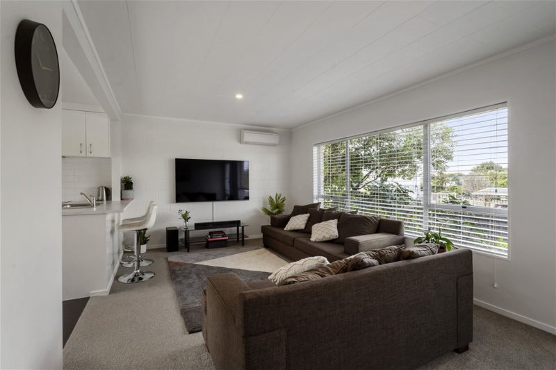 1/7 Addison Drive, Glendene, Auckland - Carousel 2