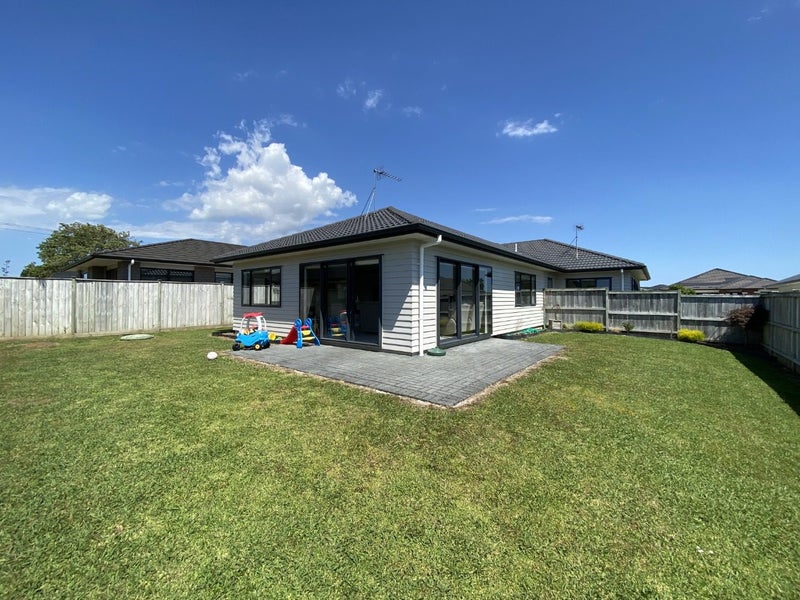 4 Pohue Avenue, Huapai, Kumeu - Carousel 1