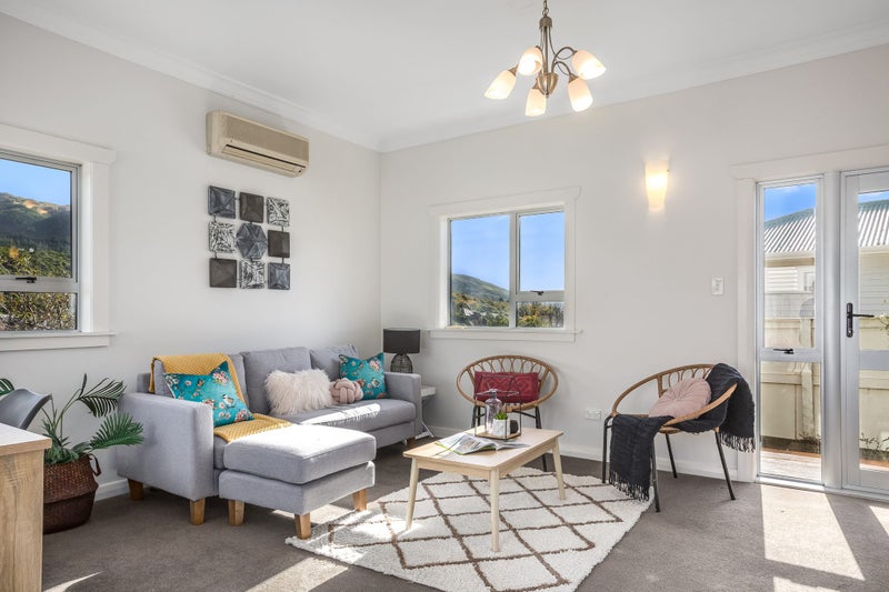 21 Handyside Street, Tawa, Wellington - Carousel 2