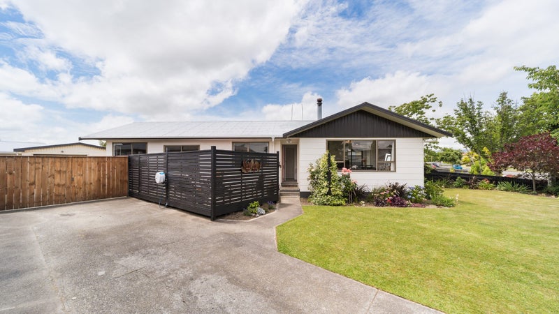27 Hillcrest Drive, Kelvin Grove, Palmerston North - Carousel 1