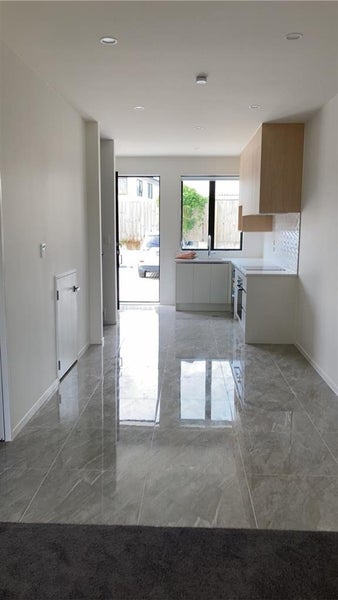 8/1 Sylvan Crescent, Te Atatu South, Auckland - Carousel 2