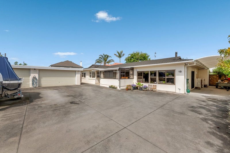 15 Janet Street, Sunnyhills, Auckland - Carousel 1
