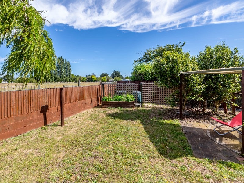 0 , Carterton - Carousel 23