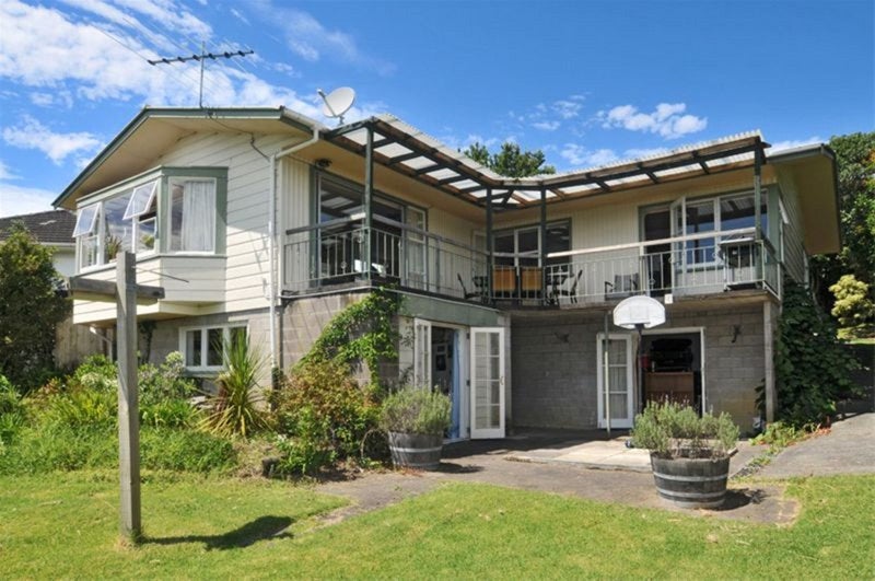 71 Park Rise, Campbells Bay, Auckland - Carousel 1