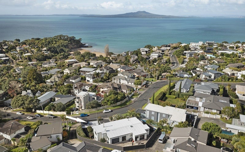 12 Eastcliffe Road, Castor Bay, Auckland - Carousel 2