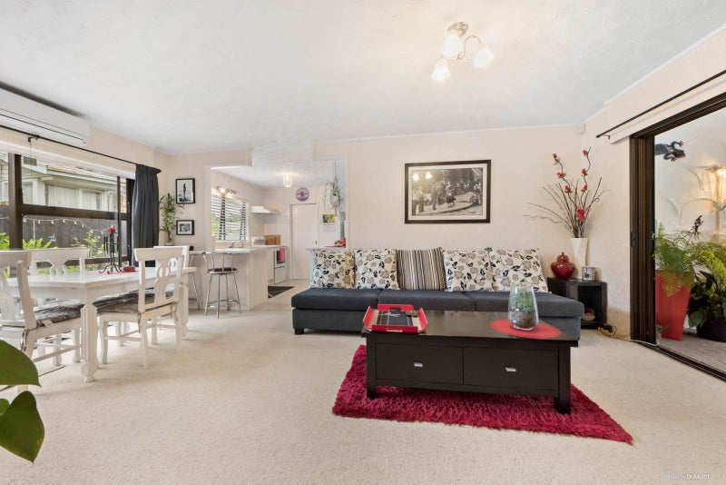 1/51 View Road, Henderson, Auckland - Carousel 1