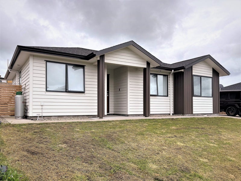 12 William Calvert Drive, Swanson, Auckland - Carousel 1