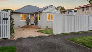 30 Newcastle Terrace, Mount Albert, Auckland - Carousel 1