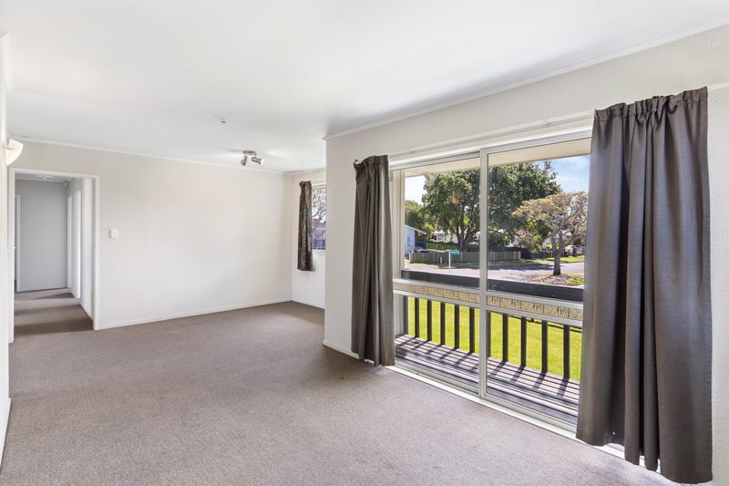 1 Glennis Place, Clendon Park, Auckland - Carousel 2