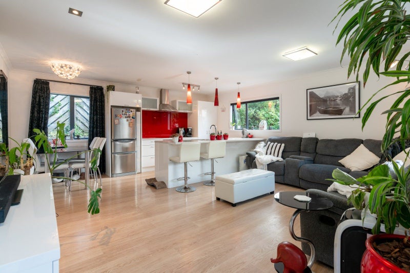 96 Larsen Crescent, Tawa, Wellington - Carousel 2