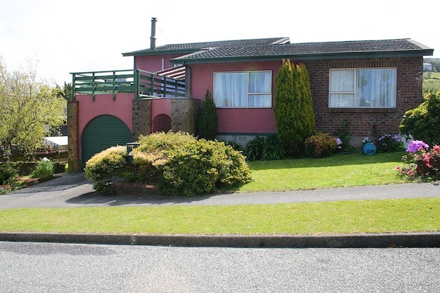 15 Chestnut Grove, Maungaraki, Lower Hutt - Carousel 1