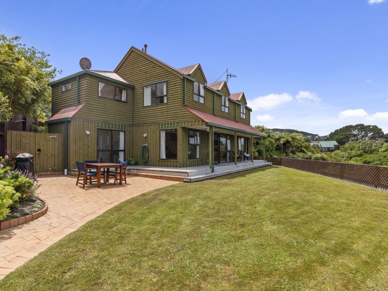 14 Stanhope Grove, Korokoro, Lower Hutt - Carousel 1