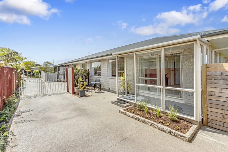 2/7 Tamarisk Place, Parklands, Christchurch - Carousel 1