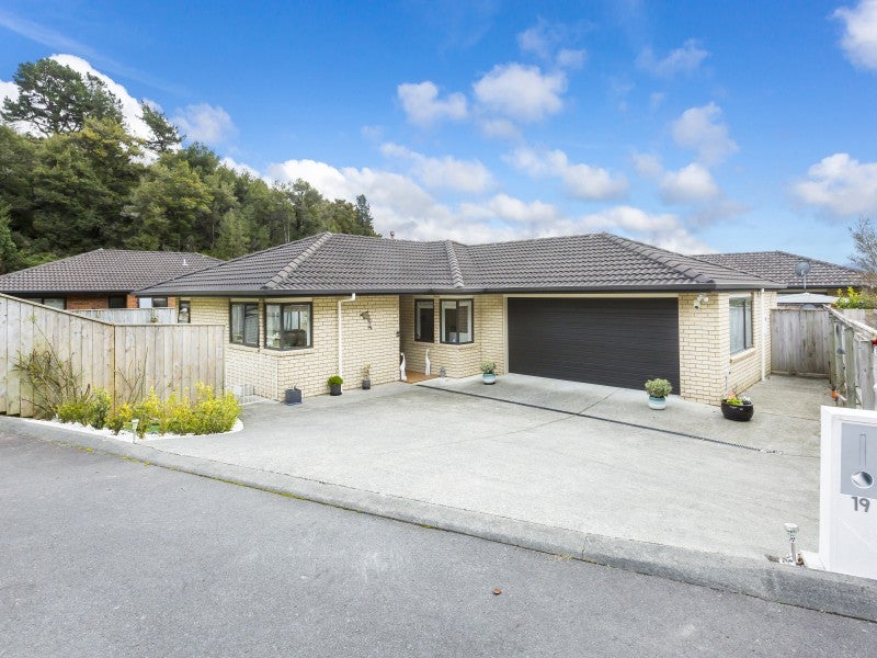 19 Aragon Grove, Kingsley Heights, Upper Hutt - Carousel 1