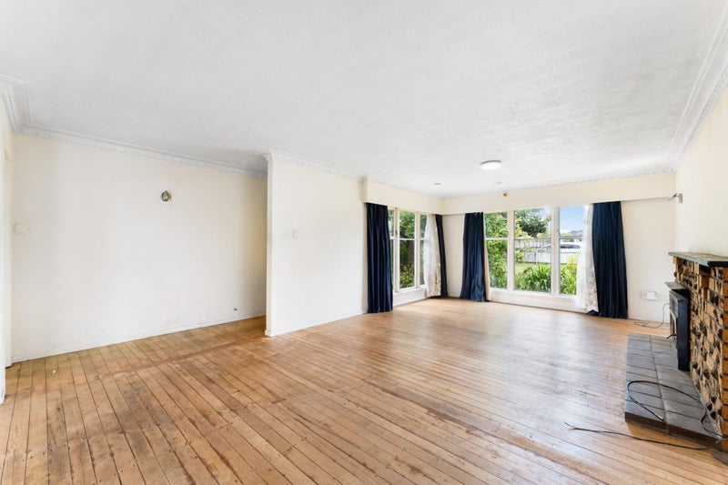 17 Kirrie Avenue, Te Atatu South, Auckland - Carousel 2