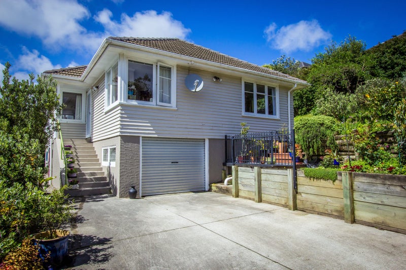 38 Collins Avenue, Tawa, Wellington - Carousel 2