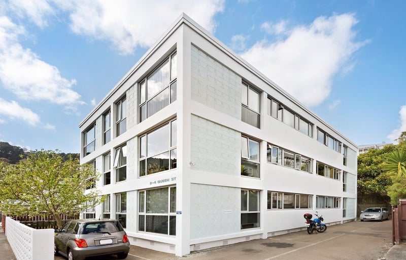 8/4 Queen Street, Mount Victoria, Wellington - Carousel 2