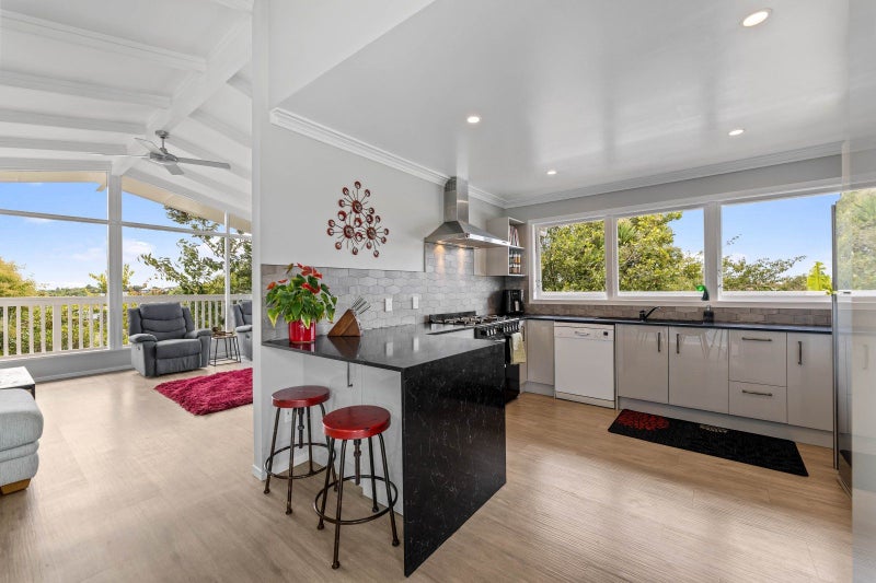 329 Cobham Drive, Hillcrest, Hamilton - Carousel 2