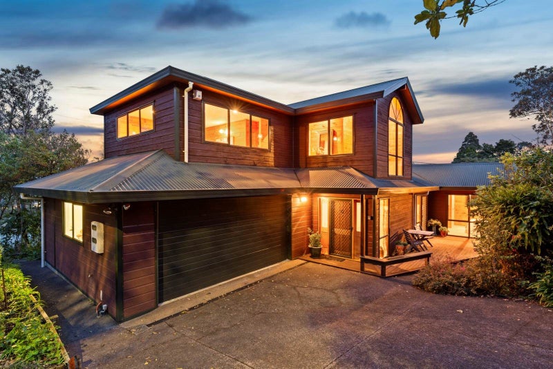 45 Pohutukawa Avenue, Shelly Park, Auckland - Carousel 2