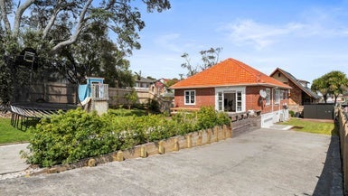 1 Hadfield Avenue, Waterview, Auckland - Carousel 1