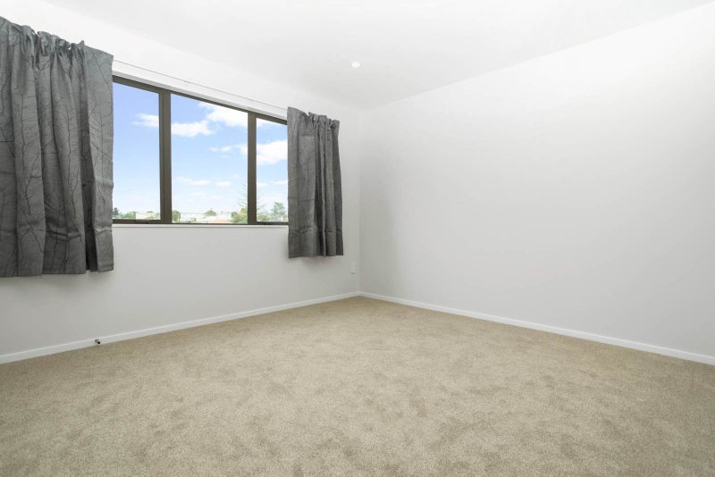 2/56 Ernie Pinches Street, Mount Roskill, Auckland - Carousel 12