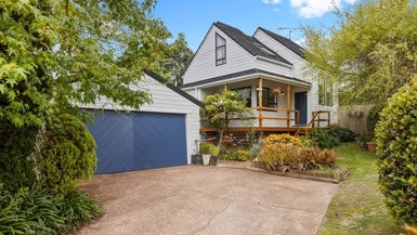 35 Petrel Place, Massey, Auckland - Carousel 1