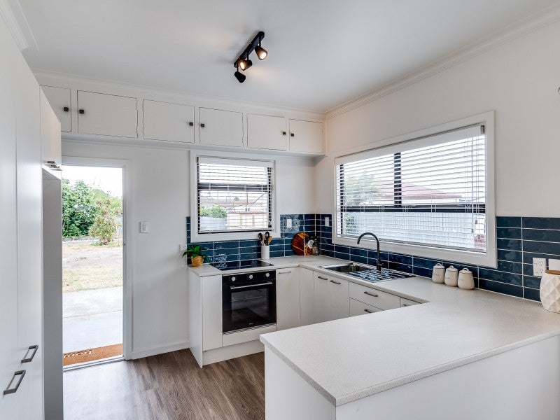 1208 Willowpark Road North, Mayfair, Hastings - Carousel 13