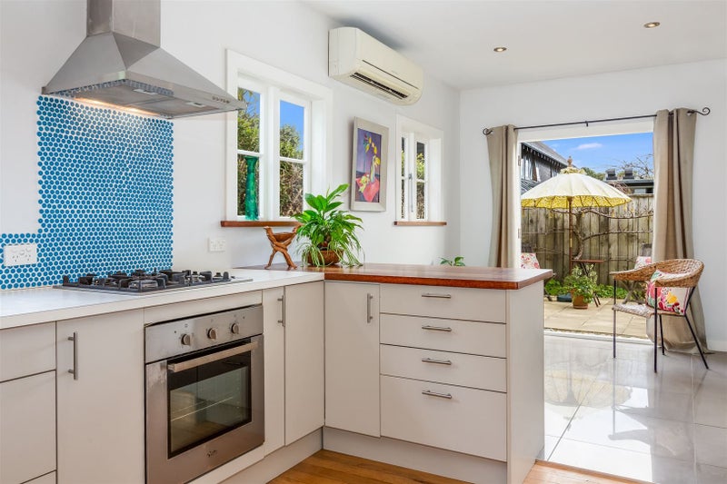 9 Tawa Street, Eastbourne, Lower Hutt - Carousel 2