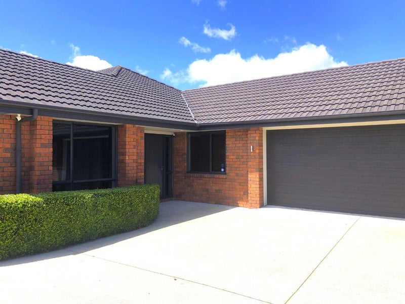 87 St James Drive, Huntington, Hamilton - Carousel 2
