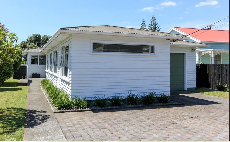 65 Govett Avenue, Frankleigh Park, New Plymouth - Carousel 1
