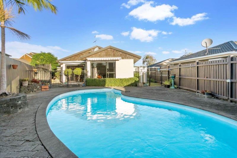 6 Camden Place, Papatoetoe, Auckland - Carousel 2