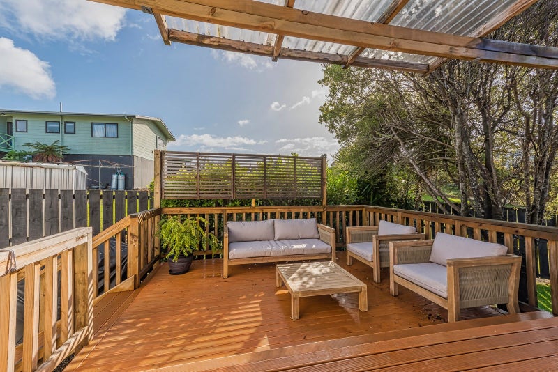2/26 Midgley Road, West Harbour, Auckland - Carousel 2