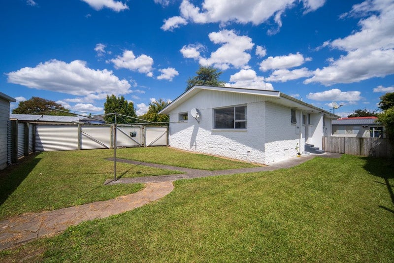 5B Pollen Crescent, Melville, Hamilton - Carousel 2