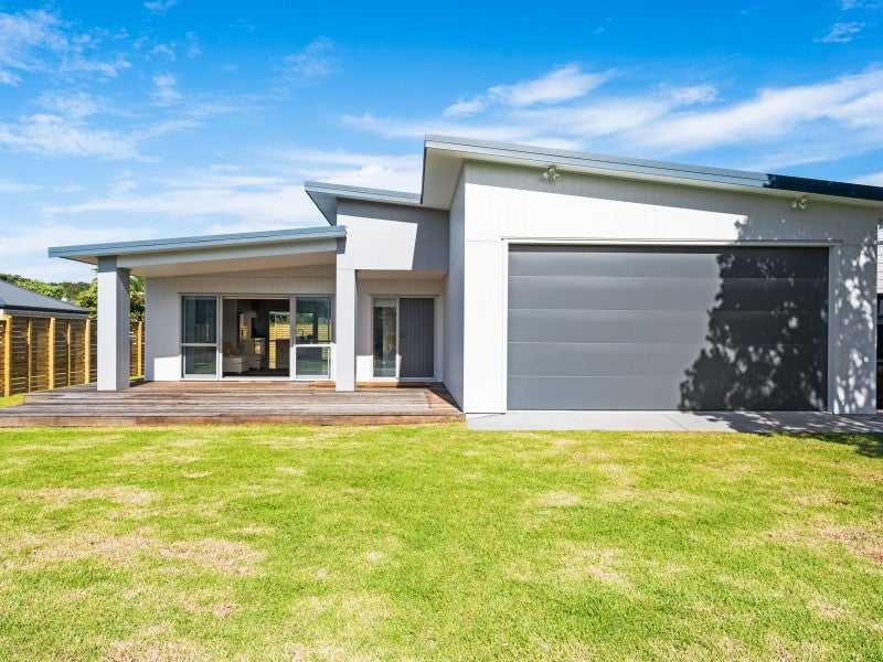 8 Galbraith Street, Matapouri, Whangārei - Carousel 1