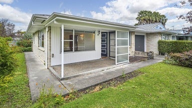 901 Queen Street East, Parkvale, Hastings - Carousel 1