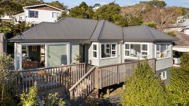 9 Crofton Road, Ngaio, Wellington - Carousel 1
