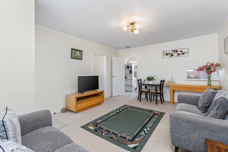 2/62 Vera Road, Te Atatu South, Auckland - Carousel 2