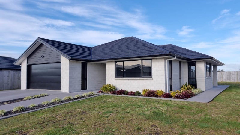 16 Kaurinui Crescent, One Tree Point - Carousel 1