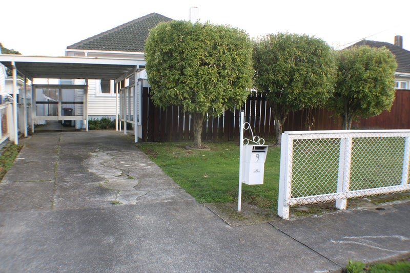9 Brown Grove, Fairfield, Lower Hutt - Carousel 1