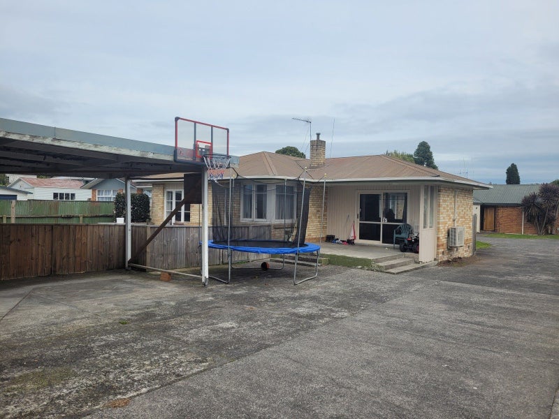 15 Garnett Avenue, Forest Lake, Hamilton - Carousel 1