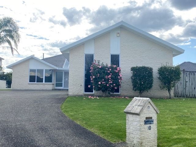 10 Tytus Place, Conifer Grove, Takanini - Carousel 1