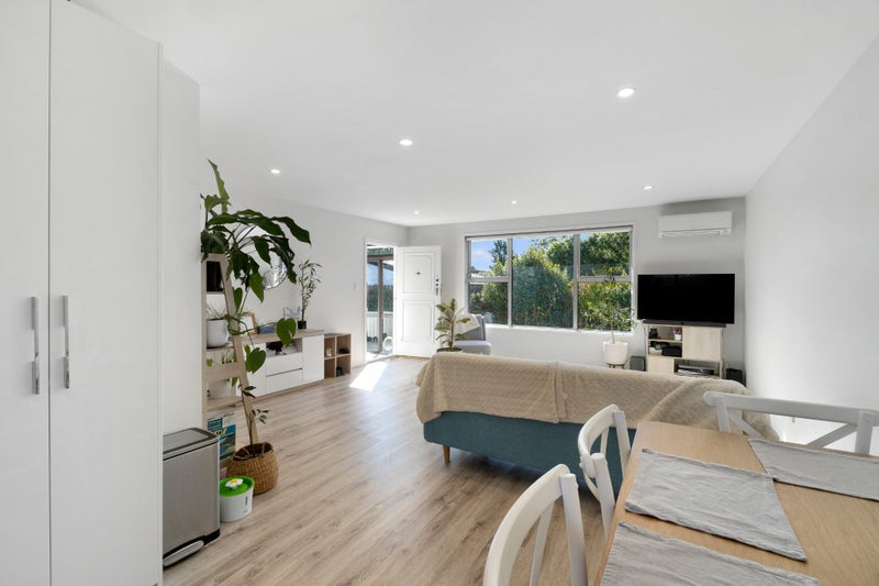 1/86 Avonhead Road, Avonhead, Christchurch - Carousel 2