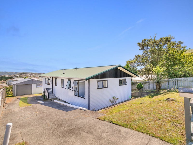 71 Arahura Crescent, Waitangirua, Porirua - Carousel 1