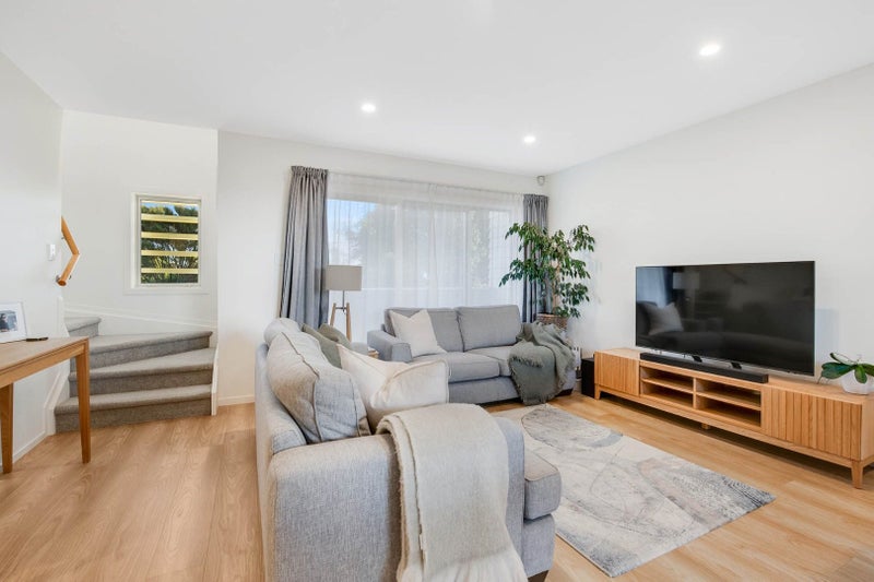 2/3 Coronation Road, Hillcrest, Auckland - Carousel 2