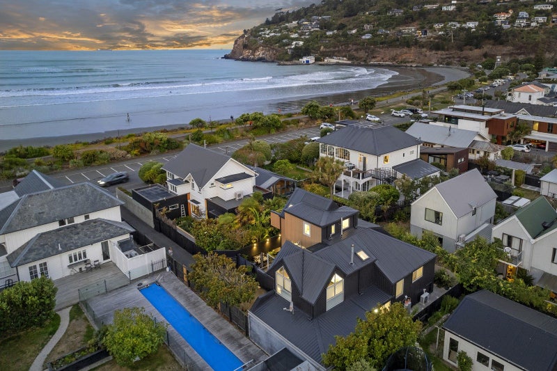 2/102 Esplanade, Sumner, Christchurch - Carousel 1