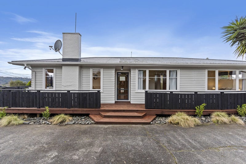 5 Fairclough Road, Beach Haven, Auckland - Carousel 1