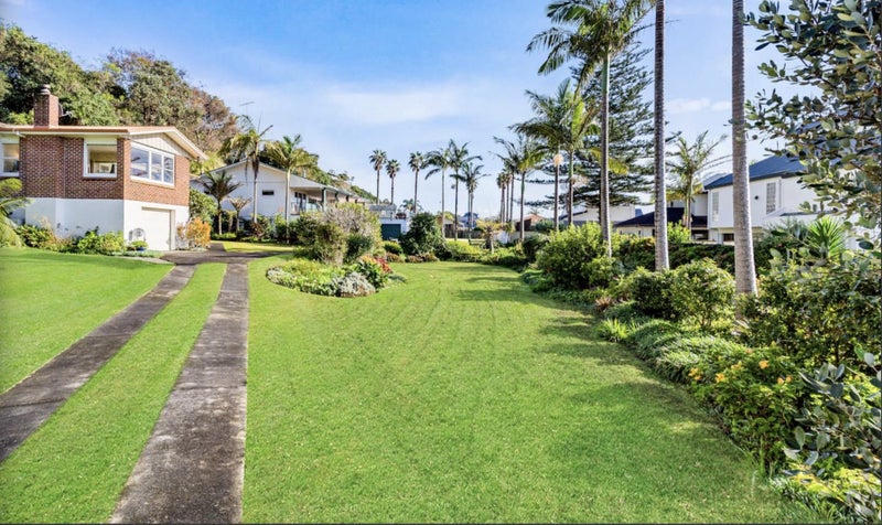 7 Luke Place, Eastern Beach, Auckland - Carousel 2